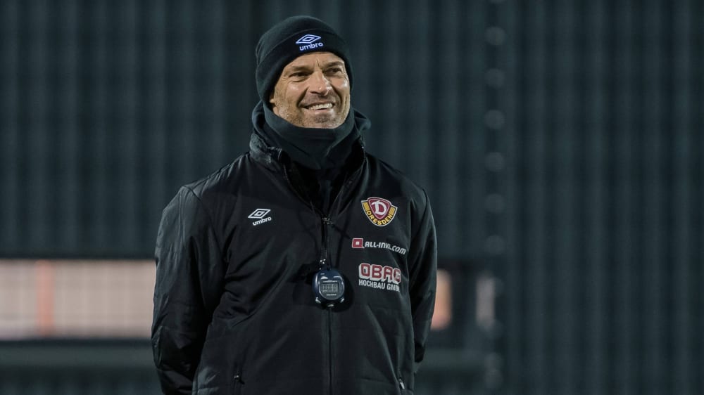 Dresdens Cheftrainer Alexander Schmidt freut sich auf den Re-Start gegen den HSV.