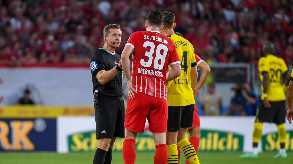 Leitete die Partie zwischen Freiburg und Dortmund: Schiedsrichter Tobias Welz.