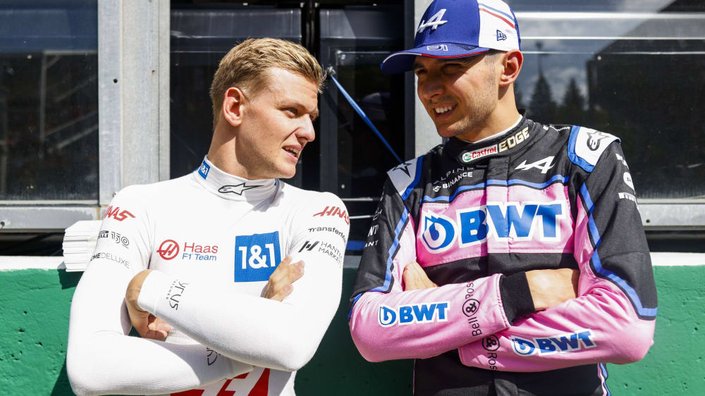 Alpine-Pilot Esteban Ocon (re.) und Haas-Fahrer Mick Schumacher sind befreundet.