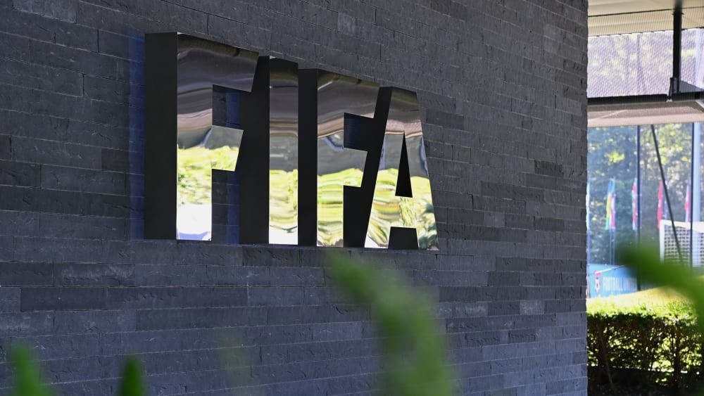 2001 sollte das Turnier dann in Spanien stattfinden, da die beteiligten Klubs allerdings keinen passenden Termin fanden und zudem der Marketing-Partner der FIFA Konkurs anmeldete, sagte die FIFA das Turnier ab.