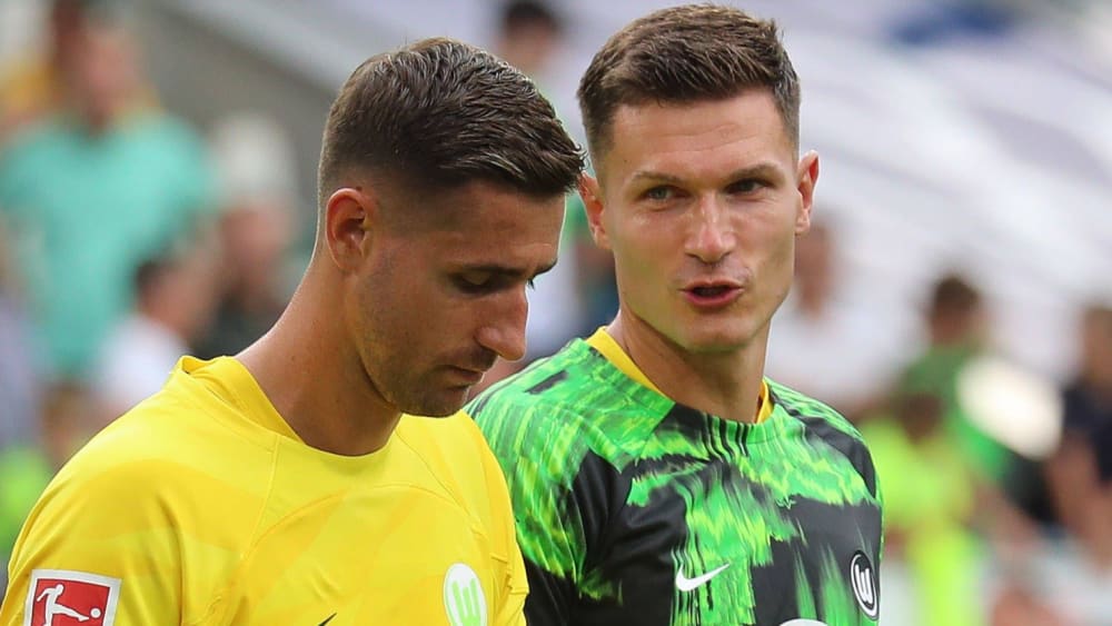 Wer wird gegen Leverkusen spielen? Die Wolfsburger Koen Casteels und Pavao Pervan (v.l.).