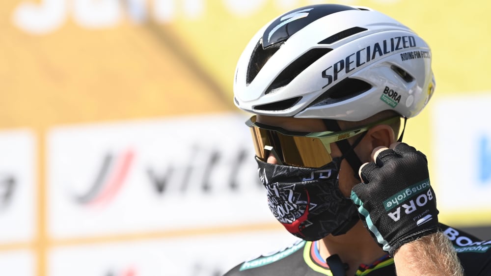 Auch Radsport-Superstar Peter Sagan muss in Frankreich am Rande der Etappen eine Maske tragen.