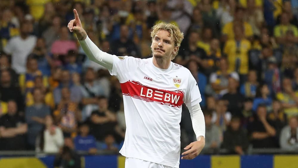 Sein letztes Tor für den VfB? Nick Woltemade bejubelt seinen verwandelten Versuch im Elfmeterschießen gegen Braunschweig am Dienstag.
