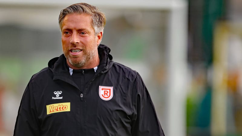 Michael Wimmer Trainer Regensburg , Bayerische Toto-Pokal Achtelfinale , SpVgg Ansbach-Jahn Regensburg , Fußball , in den Xaver Bertsch Sportpark Stadion , in Ansbach , Bayern , Deutschland. September 05, 2025 . Photo by: Davide Elias IPA Photo Pressefoto DENL Copyright: xDavidexEliasx