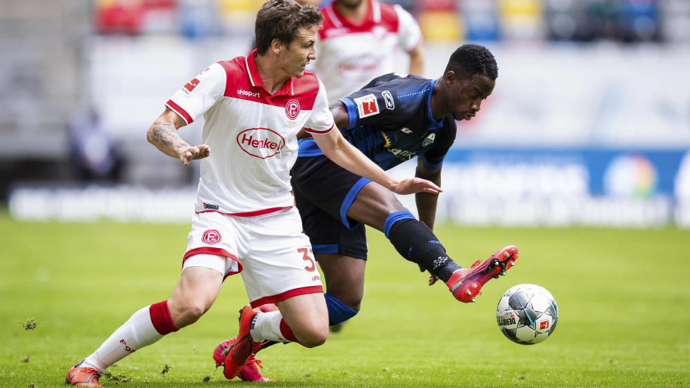 Marcel Sobottka (li.) im Zweikampf mit Sebastian Vasiliadis