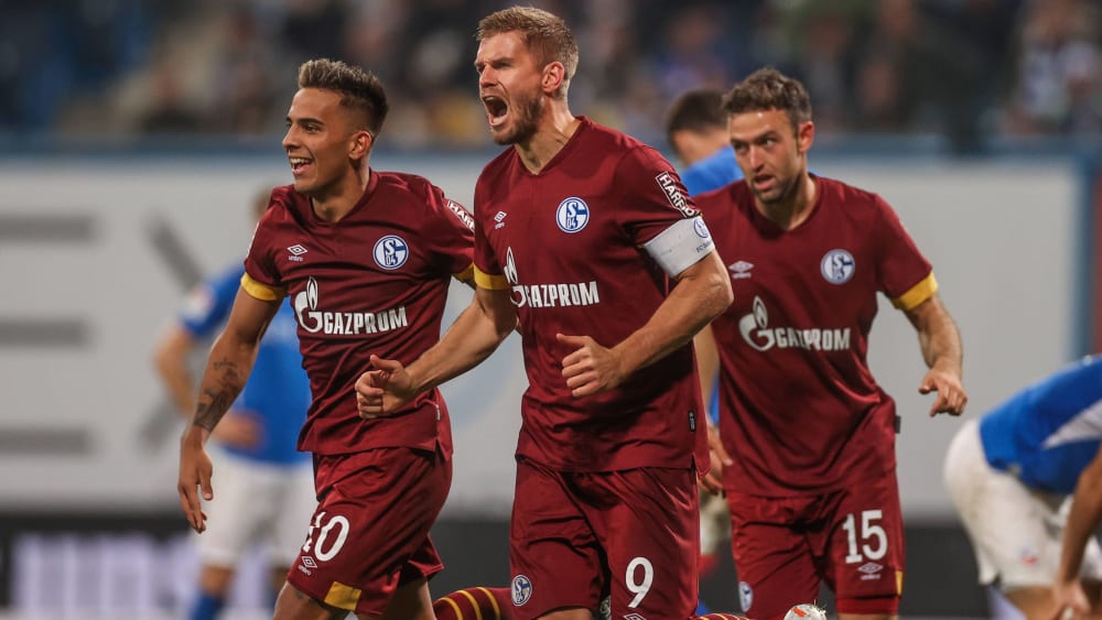 Simon Terodde schoss Schalke im Hinspiel mit zwei Toren zum Sieg bei Hansa Rostock.