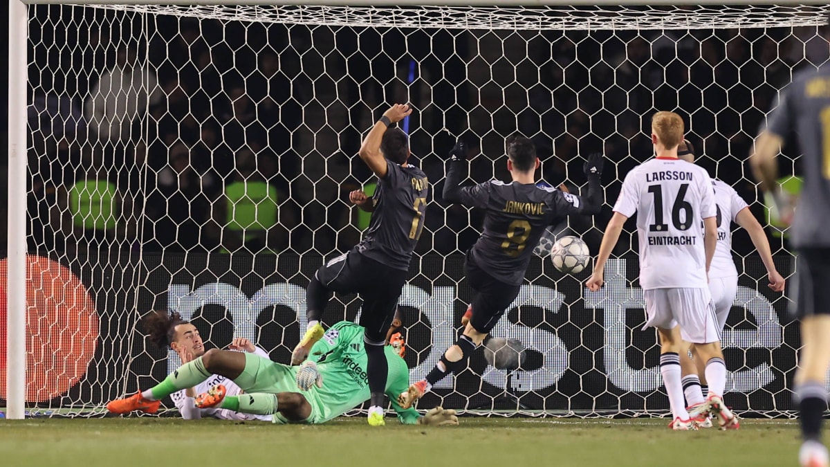 Lucky-Punch-in-der-Nachspielzeit-Qarabag-sorgt-f-r-fr-hes-Frankfurter-CL-Aus