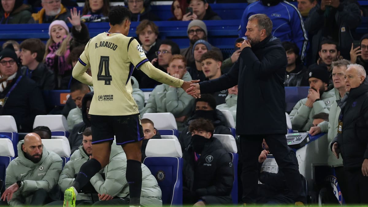 Zwischen-Gespr-ch-und-Versprechen-Flick-sieht-Kl-rungsbedarf-mit-Araujo