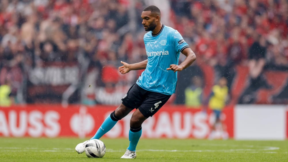Zum Bundesligastart wird Jonathan Tah noch das Bayer-Trikot tragen.