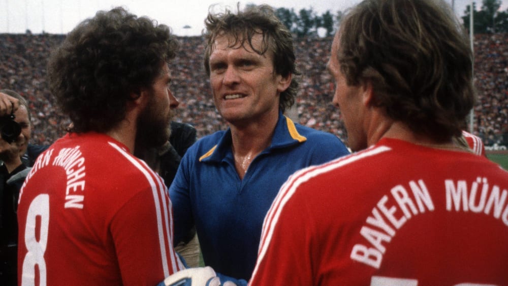 Sepp Maier (Mi.) bei seinem Abschiedsspiel am 3. Juni 1980 im M&#252;nchner Olympiastadion.