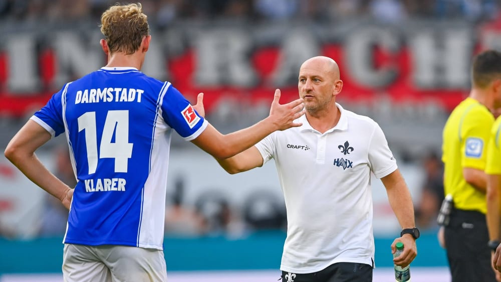Darmstadt-Coach Torsten Lieberknecht hat schon eine Idee, wie er Union Stürmer Kevin Behrens in Schach halten will.