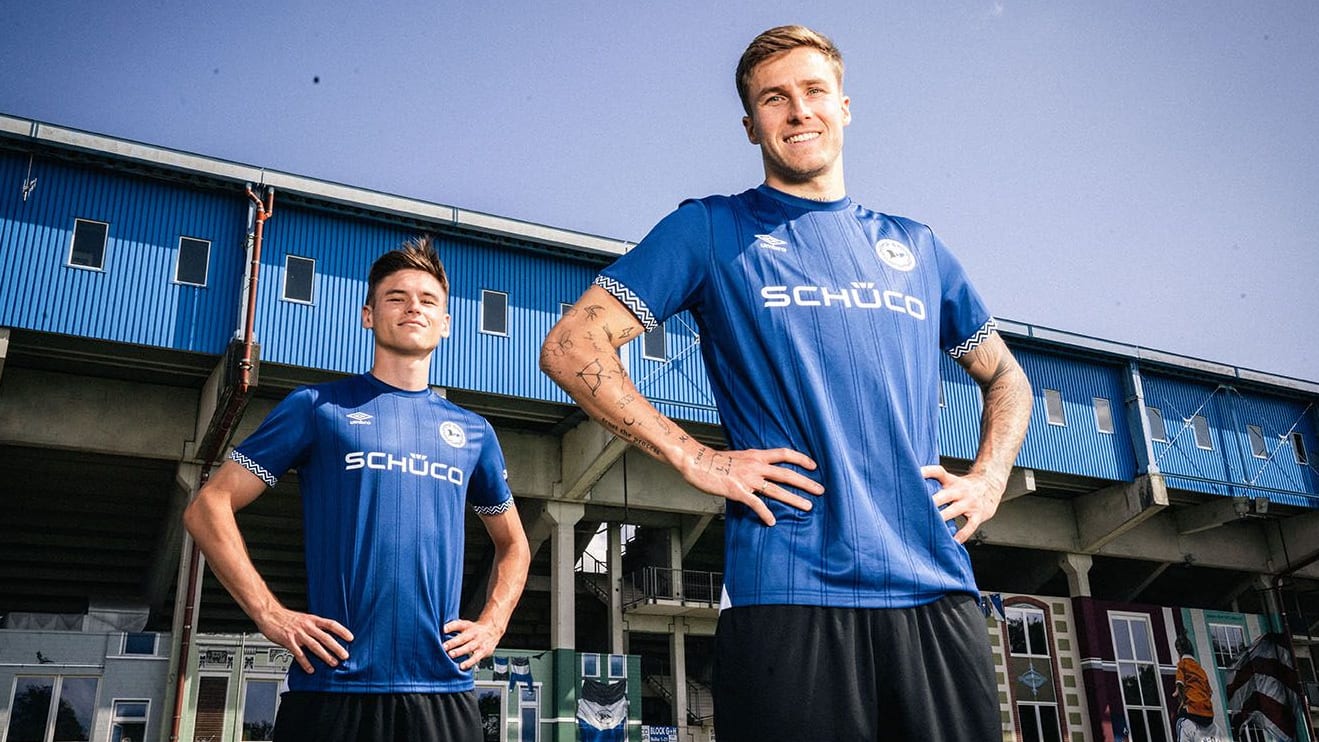 Die Heimtrikots Der Zweitligisten F r Die Saison 2025 26 Kicker Die Heimtrikots Der Zweitligisten F r Die Saison 2025 26 Kicker