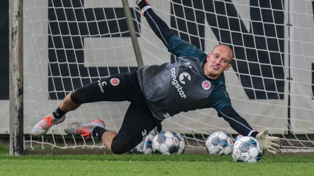 Streckte sich vor wenigen Tagen noch im Training und muss nun pausieren: Svend Brodersen.