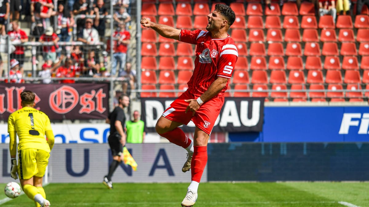 Kantersieg-gegen-Zehlendorf-Halle-bleibt-makellos