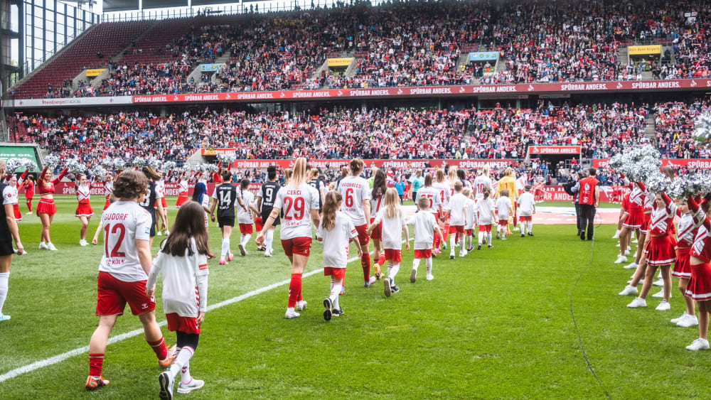 Das bisherige Rekordspiel in der Frauen-Bundesliga: Köln und Frankfurt spielten vor 38.365 Fans.
