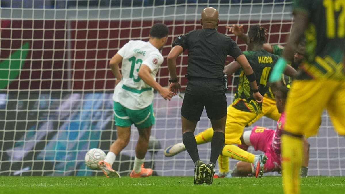 Senegal-dank-Torwartfehler-im-Afrika-Cup-Halbfinale