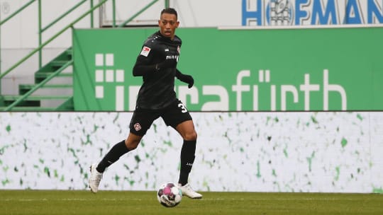 Neuerdings für die Würzburger Kickers am Ball: Rajiv van la Parra.