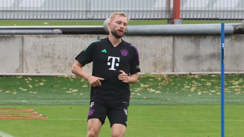 Dreht angeschlagen seine Laufrunden: Bayern-Neuzugang Konrad Laimer.