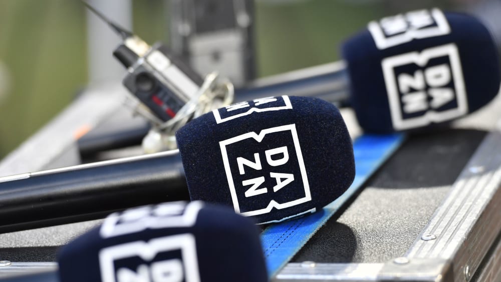 DAZN und die DFL streiten um ein Rechtepaket für die Bundesliga.