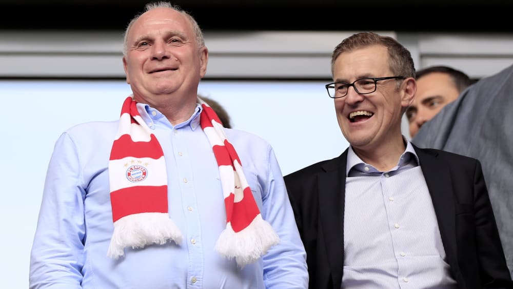 Der FC Bayern hat gut Lachen: Der scheidende Pr&#228;sident Uli Hoene&#223; (li.) und Finanzchef Jan-Christian Dreesen. 