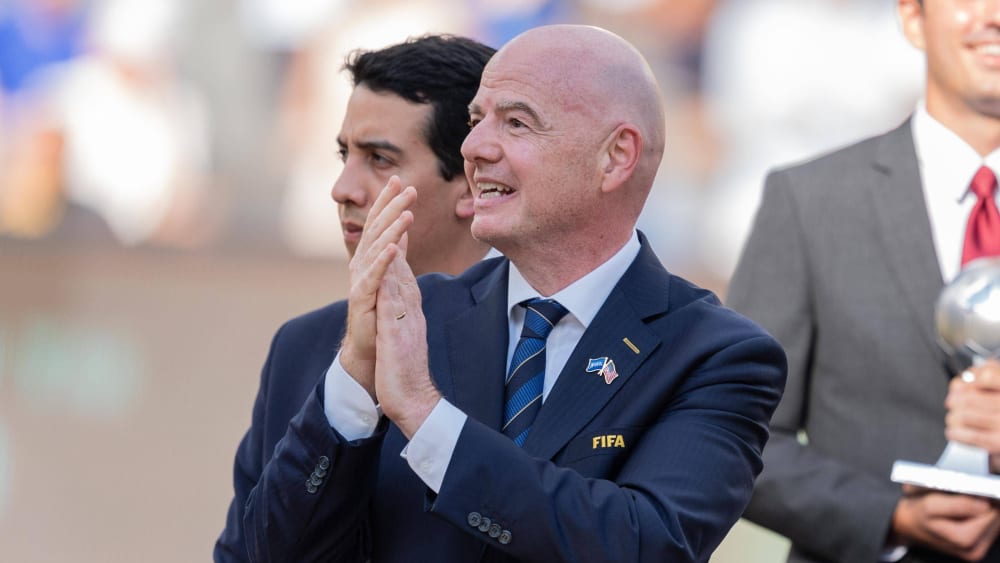 Die FIFA, hier Präsident Gianni Infantino, schüttet rund um die WM 2026 300 Millionen Euro an die Klubs aus.