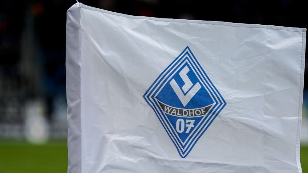 Trauerfall im direkten Umfeld eines Spielers: Der SV Waldhof Mannheim fordert den sofortigen Abbruch der 3. Liga.