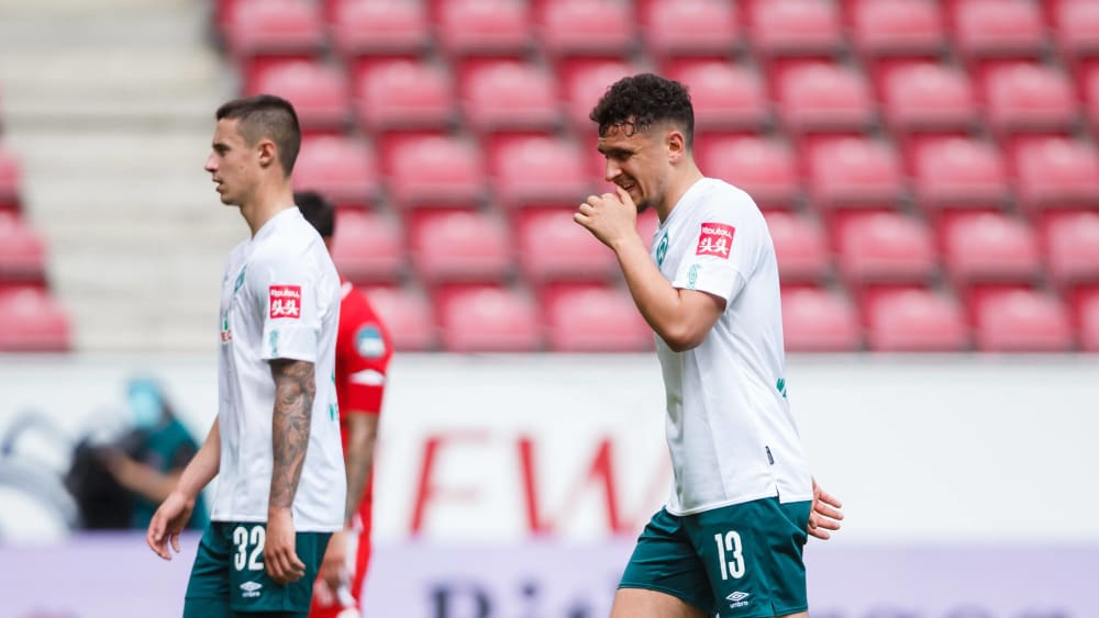 1:3 verloren - und nur noch kleine Chancen auf den Klassenerhalt: Milos Veljkovic und der SV Werder Bremen stehen kurz vor dem Abstieg in die 2. Bundesliga.