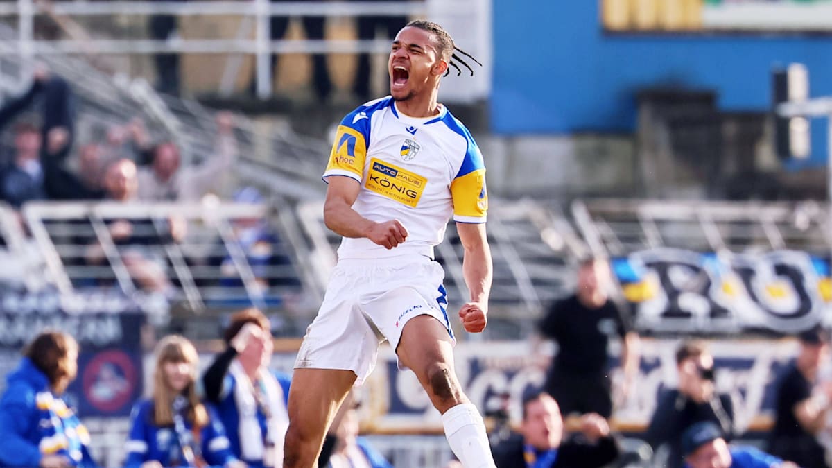 Carl Zeiss Jena gegen Zwickau: Oduah hält Hoffnung lebendig