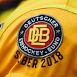 25 Spieler stehen im Aufgebot von Bundestrainer Harold Kreis für das Olympische Eishockey-Turnier 2026. In Mailand hat das DEB-Team seinen historisch vielleicht besten Kader beisammen. Die Akteure in Bildern ...