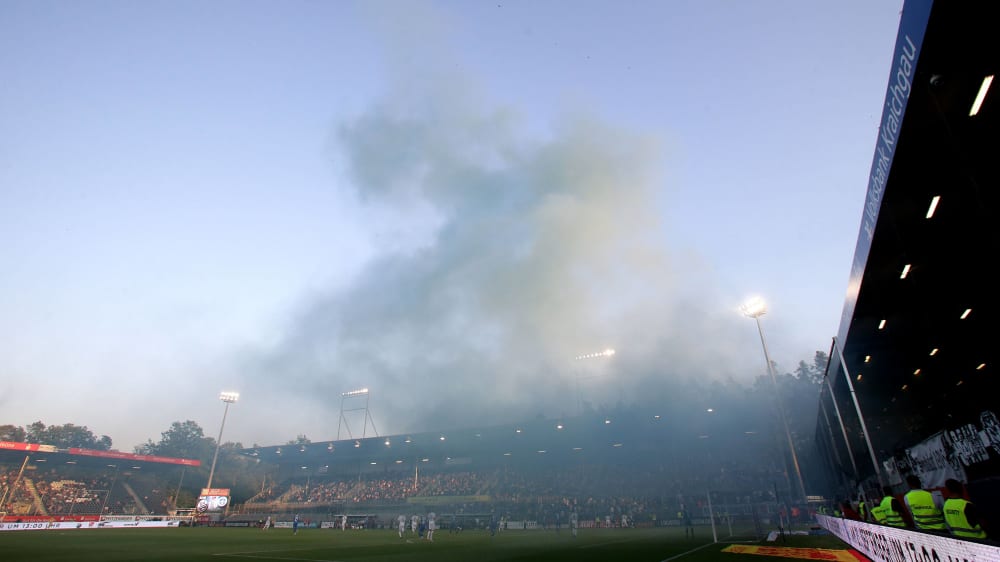Teure Rauchwolke: Der SV Darmstadt 98 wurde vom DFB zu einer Geldstrafe verurteilt.