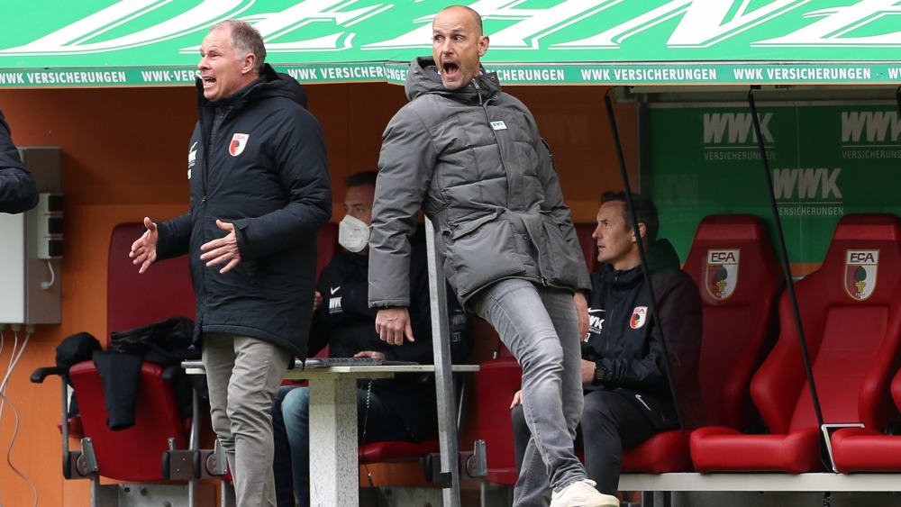 Hatten gegen Hoffenheim in der Endphase einige kritische Momente zu &#252;berstehen: Augsburgs Trainer Heiko Herrlich (r.) und Manager Stefan Reuter.