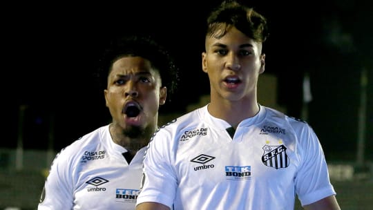 Schießt er den FC Santos zu seiner vierten Copa Libertadores? Kaio Jorge (r.).