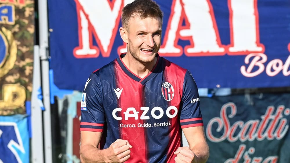 Stefan Posch freut sich über seinen ersten Treffer für den FC Bologna.