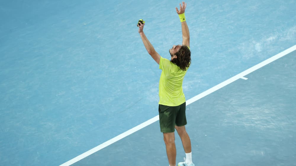 Stefanos Tsitsipas besiegte Rafael Nadal in f&#252;nf S&#228;tzen und steht im Halbfinale der Australian Open.