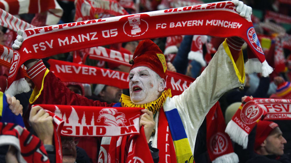 Eines der bedeutendsten Lieder der Mainzer Fastnacht ist der Narshalla-Marsch, der gleichzeitig die Torhymne im Stadion ist.