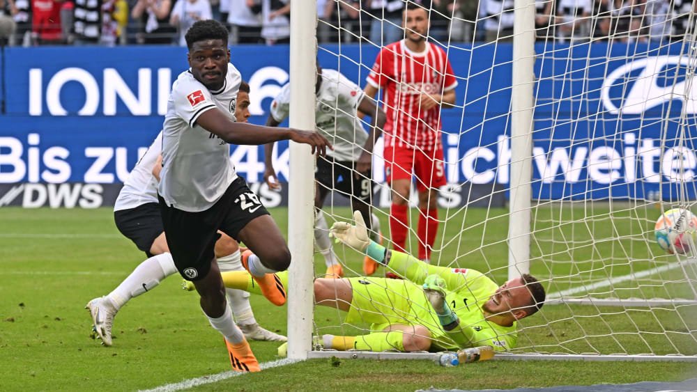 Als in Frankfurt alle Dämme brachen: Eric Junior Dina Ebimbe erzielt gegen Freiburg den 2:1-Siegtreffer, der die Eintracht in ECL-Play-offs brachte