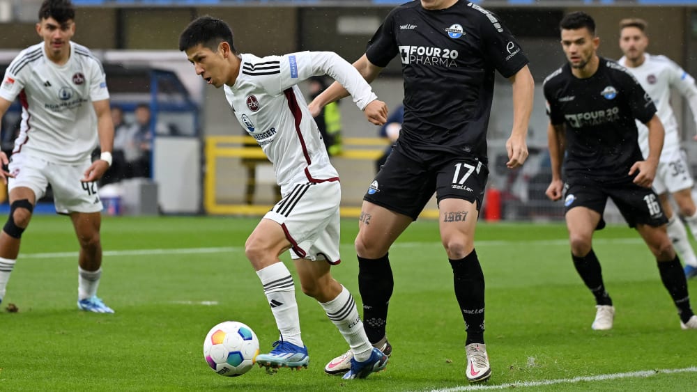 Kanji Okunuki brach sich gegen Paderborn die Mittelhand.