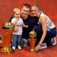 Champion, Finals-MVP, geerdeter Familienvater: Nikola Jokic.