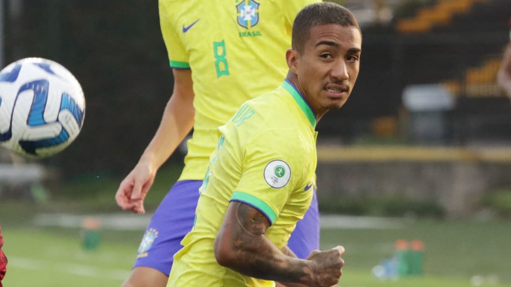 Debütierte jüngst für Brasilien und steht vor einem Wechsel nach Leverkusen: Arthur.