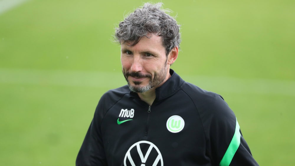 Wolfsburgs neuer Chefcoach Mark van Bommel steht vor seiner Bundesliga-Premiere als Trainer.