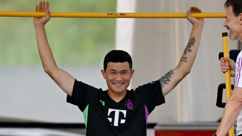 Bayern Munich's new South Korean defender Min-jae Kim stretches during a pre-season training session at the German first division Bundesliga club's training camp in Rottach-Egern, southern Germany, on July 18, 2023. South Korean Min-jae Kim, Italian champion with Napoli and named Serie A's best defender last season, has signed a five-season contract until summer 2028 with Bayern Munich, the Bavarian club announced on July 18, 2023. (Photo by Christof STACHE / AFP) (Photo by CHRISTOF STACHE/AFP via Getty Images)