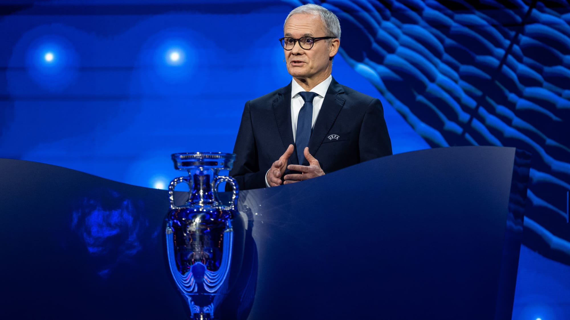 UEFA-Generalsekretär Giorgio Marchetti musste beim Losverfahren den Überblick behalten.
