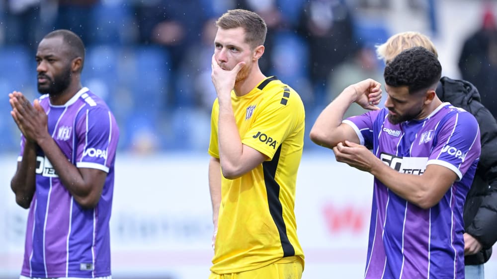 Enttäuschte Gesichter beim VfL Osnabrück nach dem Last-Minute-Gegentreffer von Kiel.