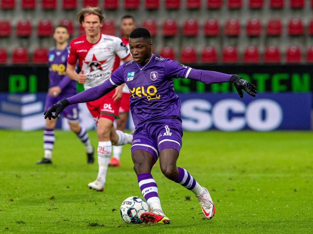 Beim Wandschießen entdeckt Caicedo auf den Spuren von Kanté kicker