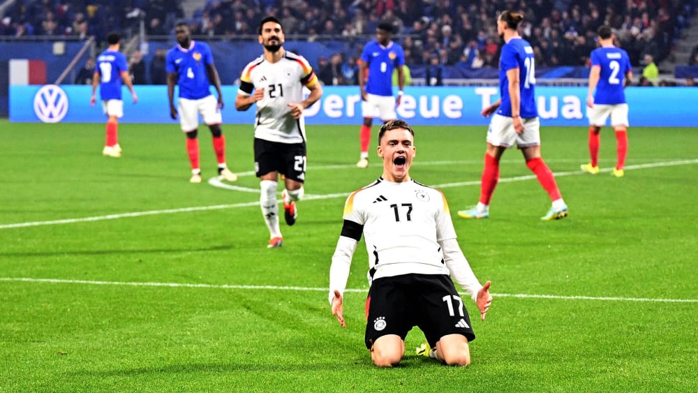 Nach acht Sekunden ist Feiern angesagt: Florian Wirtz trifft zum 1:0 gegen Frankreich.