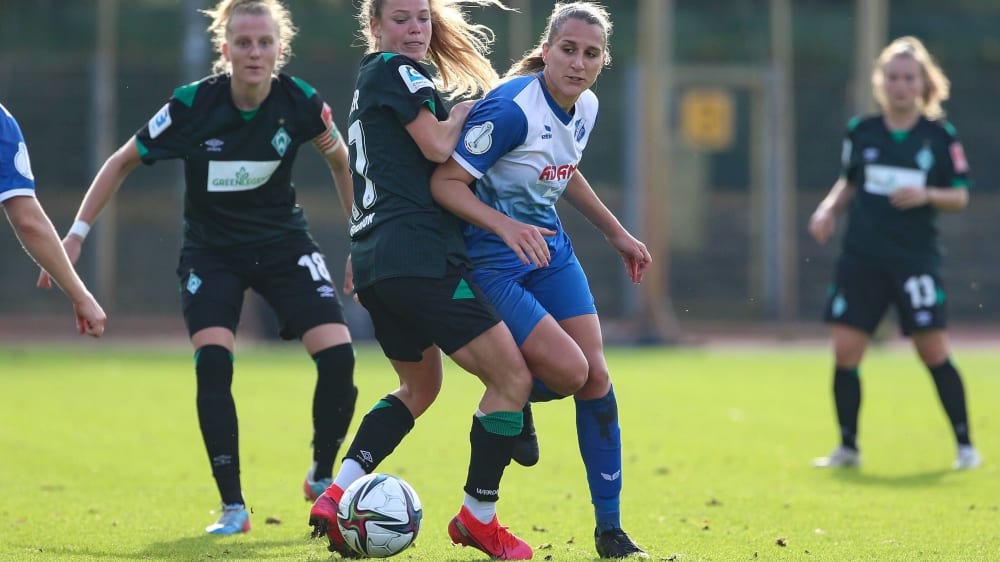 Dörthe Hoppius (2. v. re.) spielt künftig wieder beim MSV Duisburg.