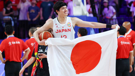 NBA-Spieler Yuta Watanabe hat sich mit Japan das Ticket für die Olympischen Spiele 2024 in Paris gesichert.