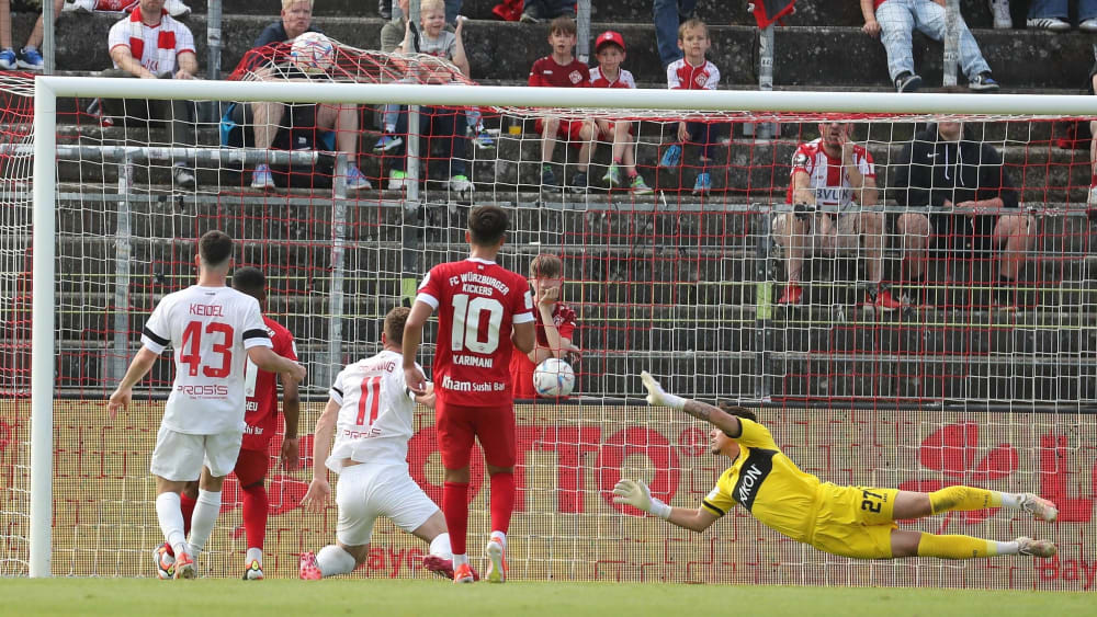 Sebastian Grönning (#11) erzielt das zwischenzeitliche 1:1 für Ingolstadt.