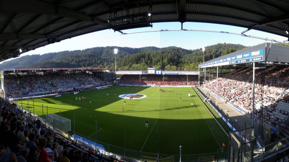 Stadion mit Waldblick: Freiburg verabschiedet sein Schmuckkästchen.
