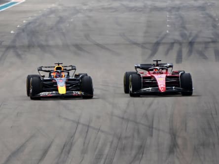 Heißes Duell in Miami - am Ende hatte Max Verstappens Wagen (li.) die Nase vorn vor Charles Leclerc.